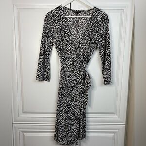 Banana Republic Factory Size Medium Long Sleeve Black White Print Wrap Dress